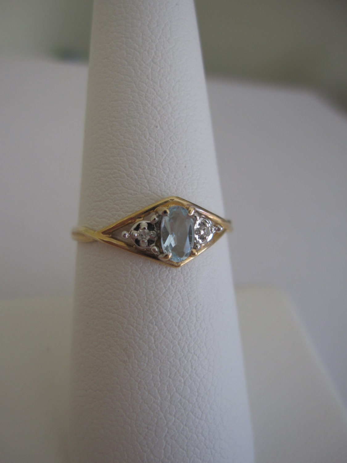 Estate T&C Dainty Petite Aquamarine and Diamond 10k p Yellow Gold Ring