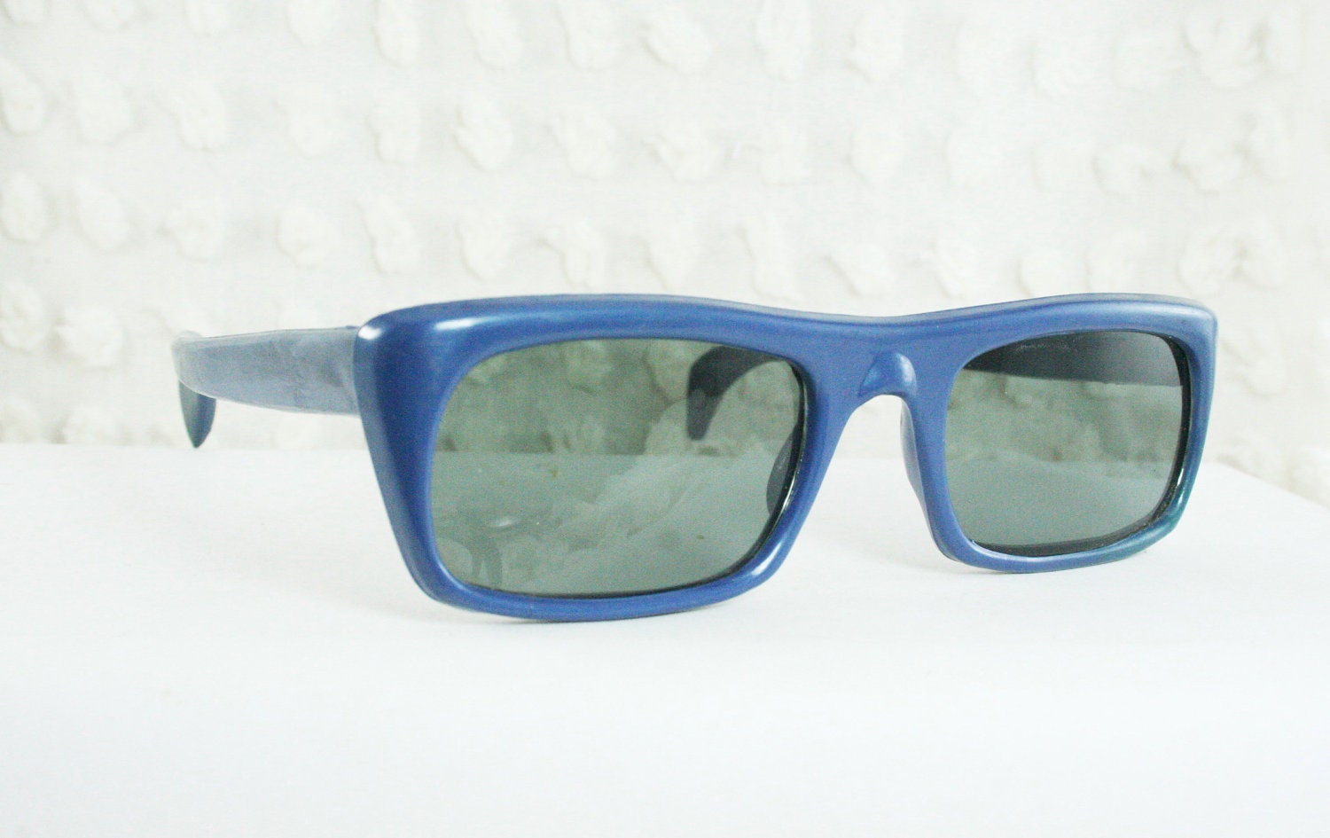 60s Sunglass 1960's Blue Sunglasses Modern Cobalt Flat Top Wrap Around Mod Unisex 49/22 Non Prescription Willson USA