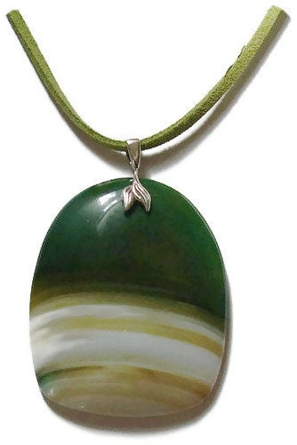 Green Agate Pendant Velvet Necklace