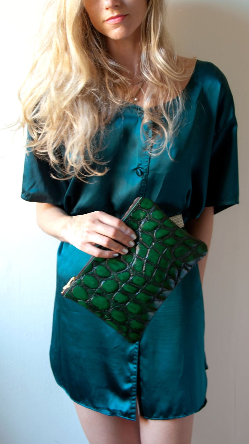 E M E R A L D Green and Black Leather Clutch. Leather Green Emerald Clutch Gator Black.