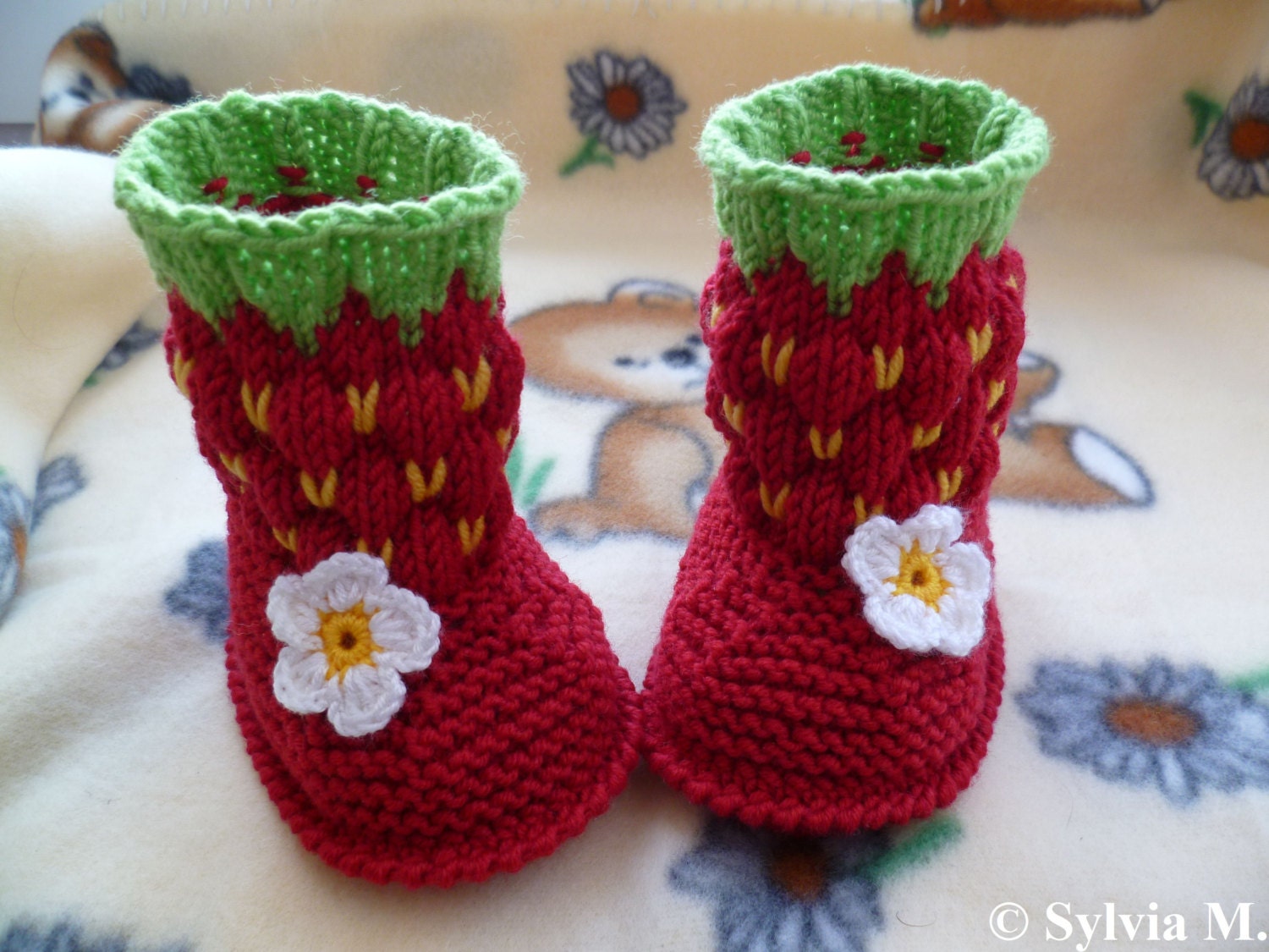 Knitting pattern baby boots, -strawberry- approx 3 1/2 inches PDF