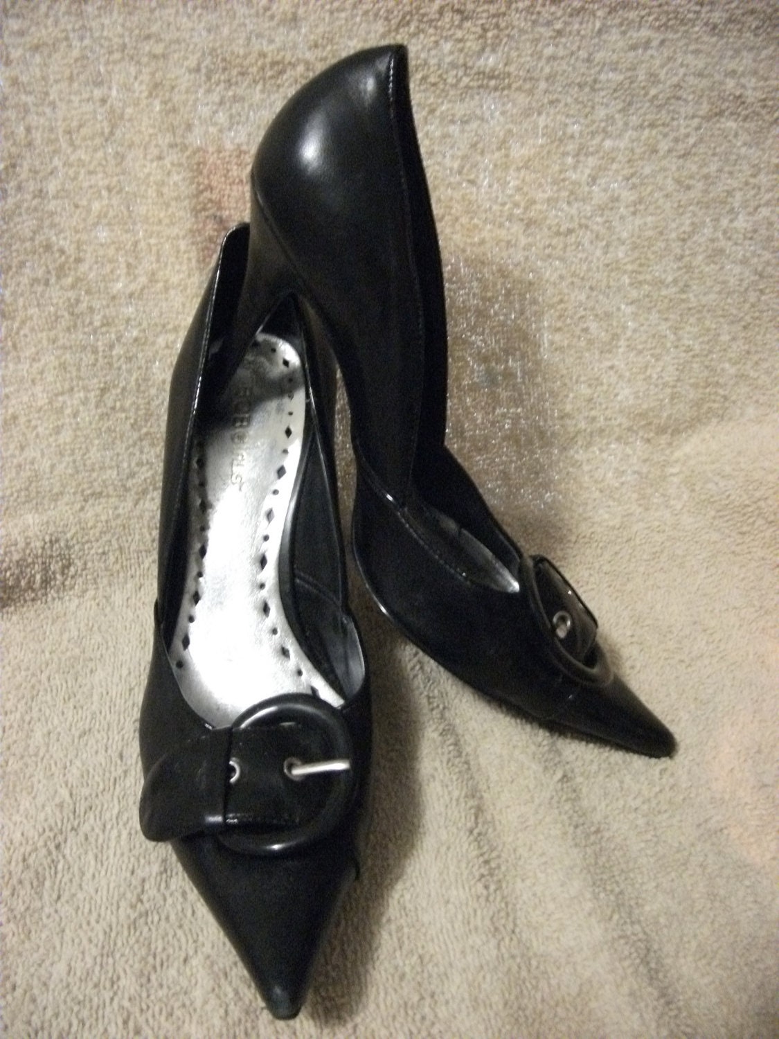 Vintage Ladies Black Leather Point Toe Pumps with 3 1/2" Heels by BCBG Size 7 Only 8 USD