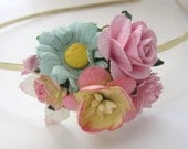 Floral Fascinator. Flower headpiece. Barette. Comb. Corsage.