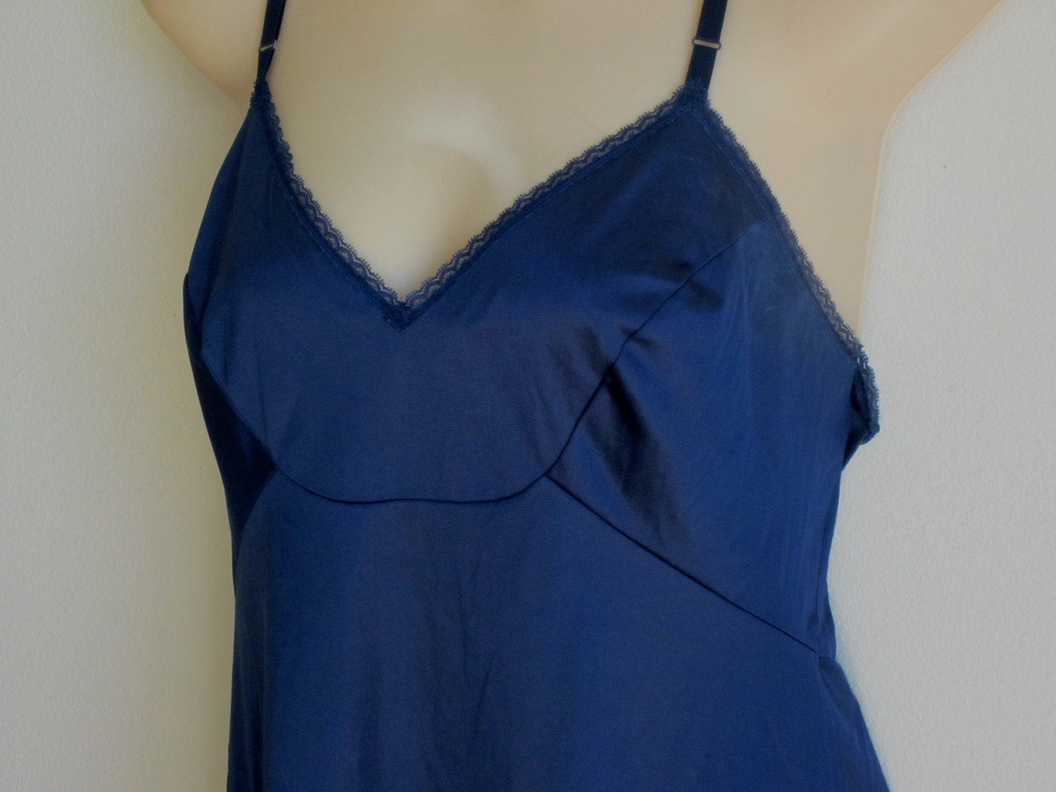 Vintage full Slip navy Blue nylon & lace Vanity fair 36 M