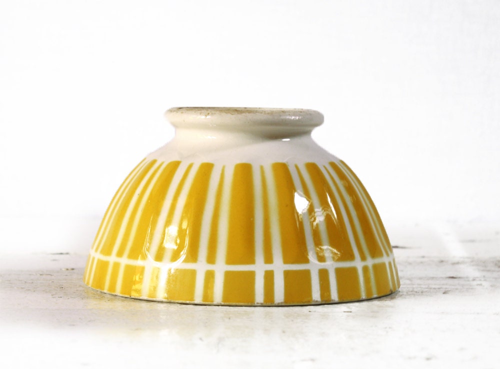 1 vintage YELLOW stripes - DIGOIN BOWL cafe au lait - Shabby chic -