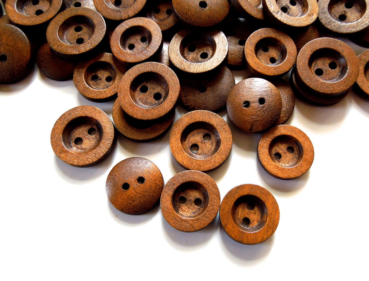 VINTAGE: 19 Wood Buttons