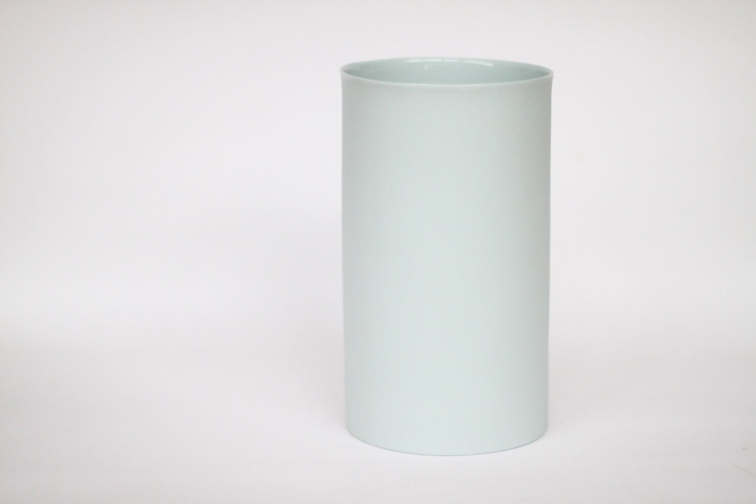 porcelain vase : glacier colour