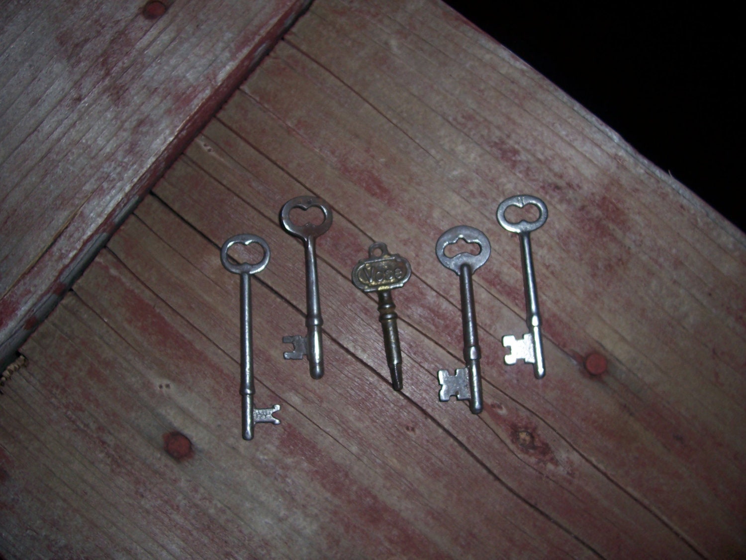 Antique Skeleton Keys / Lot of 5 / Vintage Keys / Steampunk / Mixed Media (A5)
