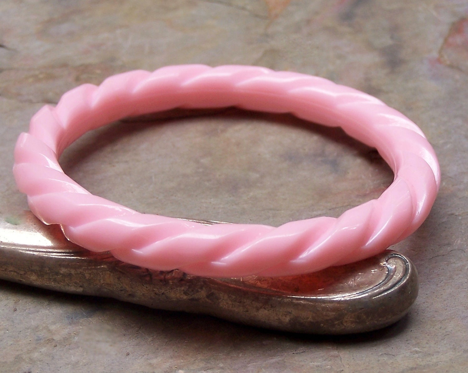 Mod 60's Vintage Pink Plastic Mad Men Bangle
