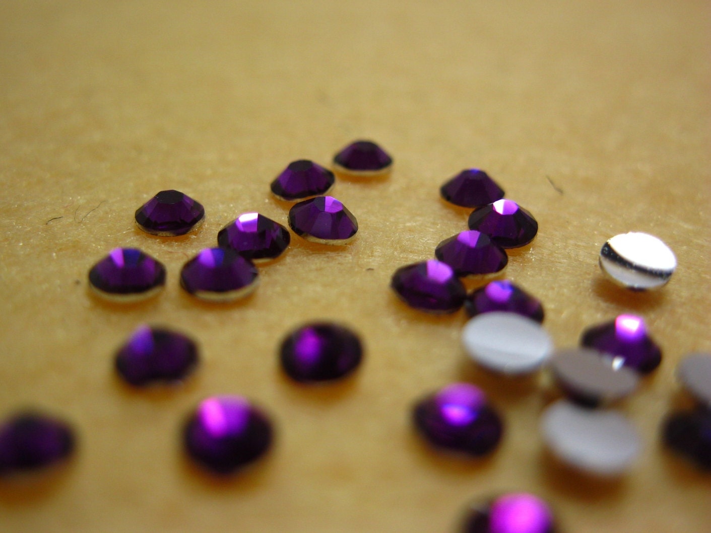 3mm Purple Rhinestones, Violet Round Resin Cabochons, Faceted Glass Flatbacks, Bling Decors, 400 pcs - Decoden Supplies by PengWorkshop