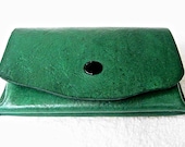 Small green leather wallet. - WoodBoneAndStone