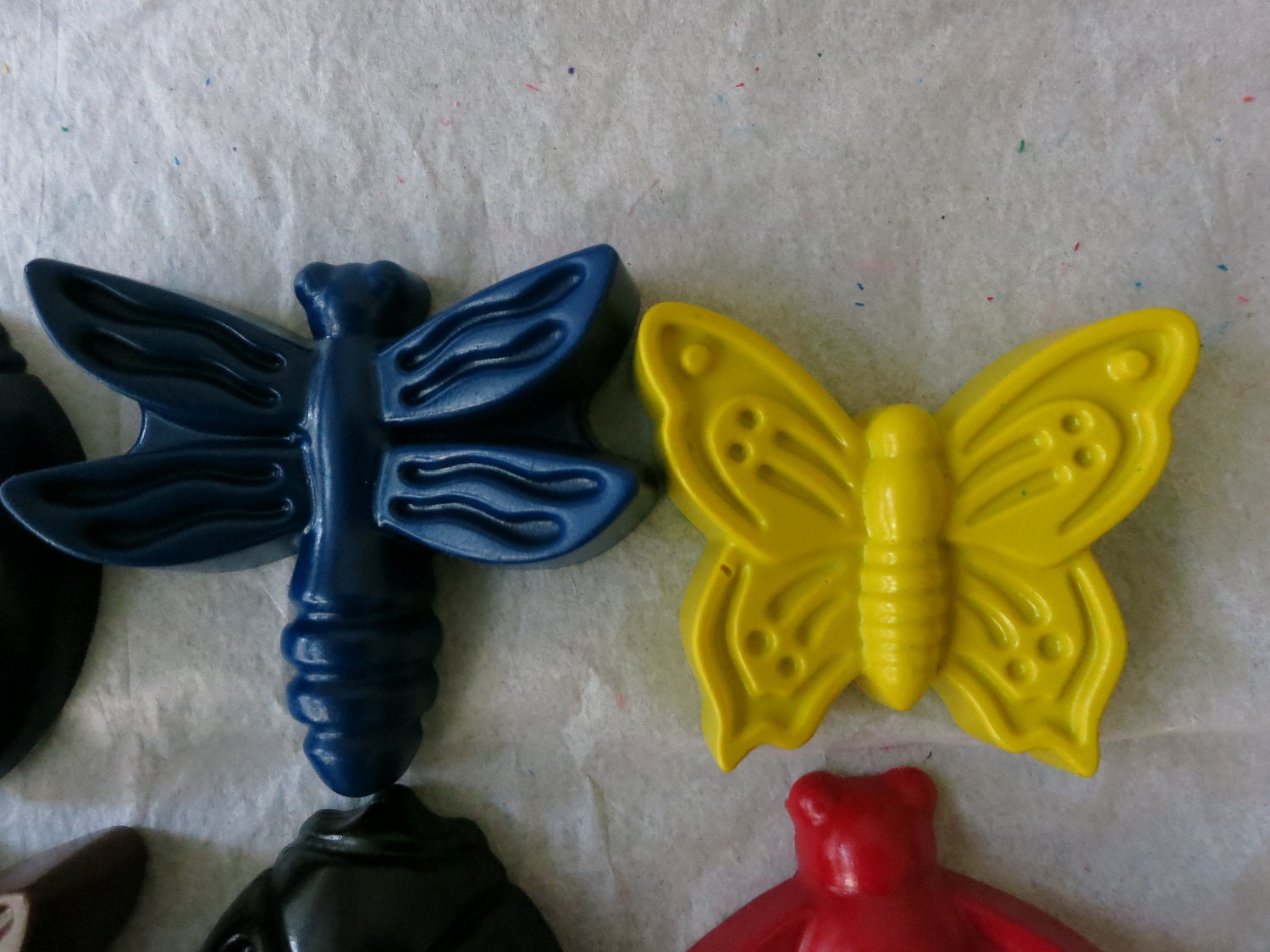 Bugs Butterflies Bees Dragonflies Ladybugs Crayon Set of 14