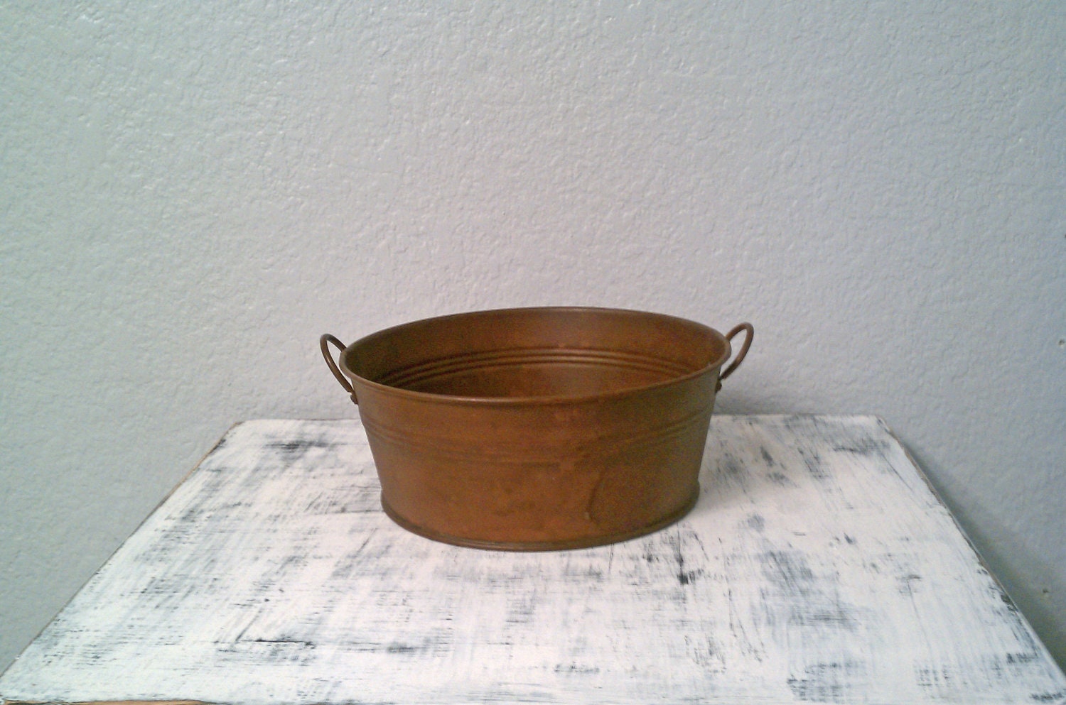 Rust-colored tin bowl with handles