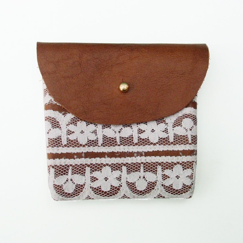 COIN PURSE // brown leather with white lace
