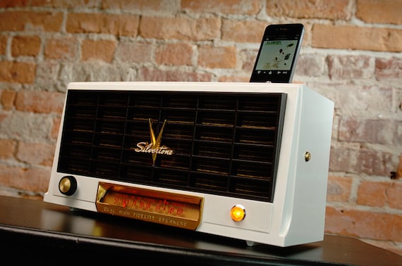 ipod iphone charging station with speakers from vintage radio