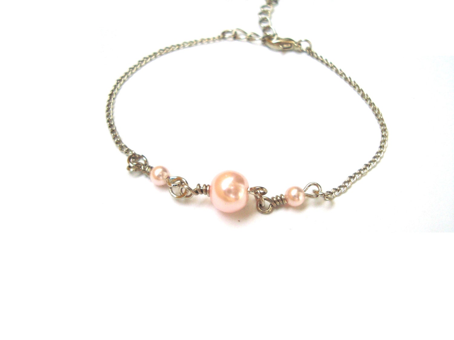 Set of 7 Feminine Pale Pink Glass Pearl and Swarovski pearl Bracelet. Pale Pink Jewelry. Pearl Jewelry. Bridesmaid Jewelry. Thin, Dainty