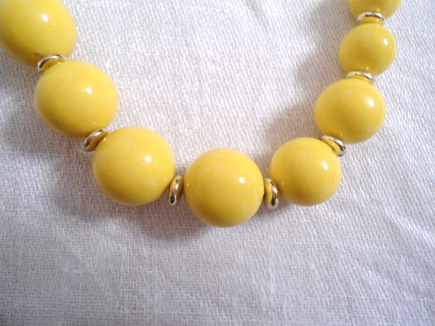 Vintage Rockabilly Yellow Bead Necklace with Gold spacers