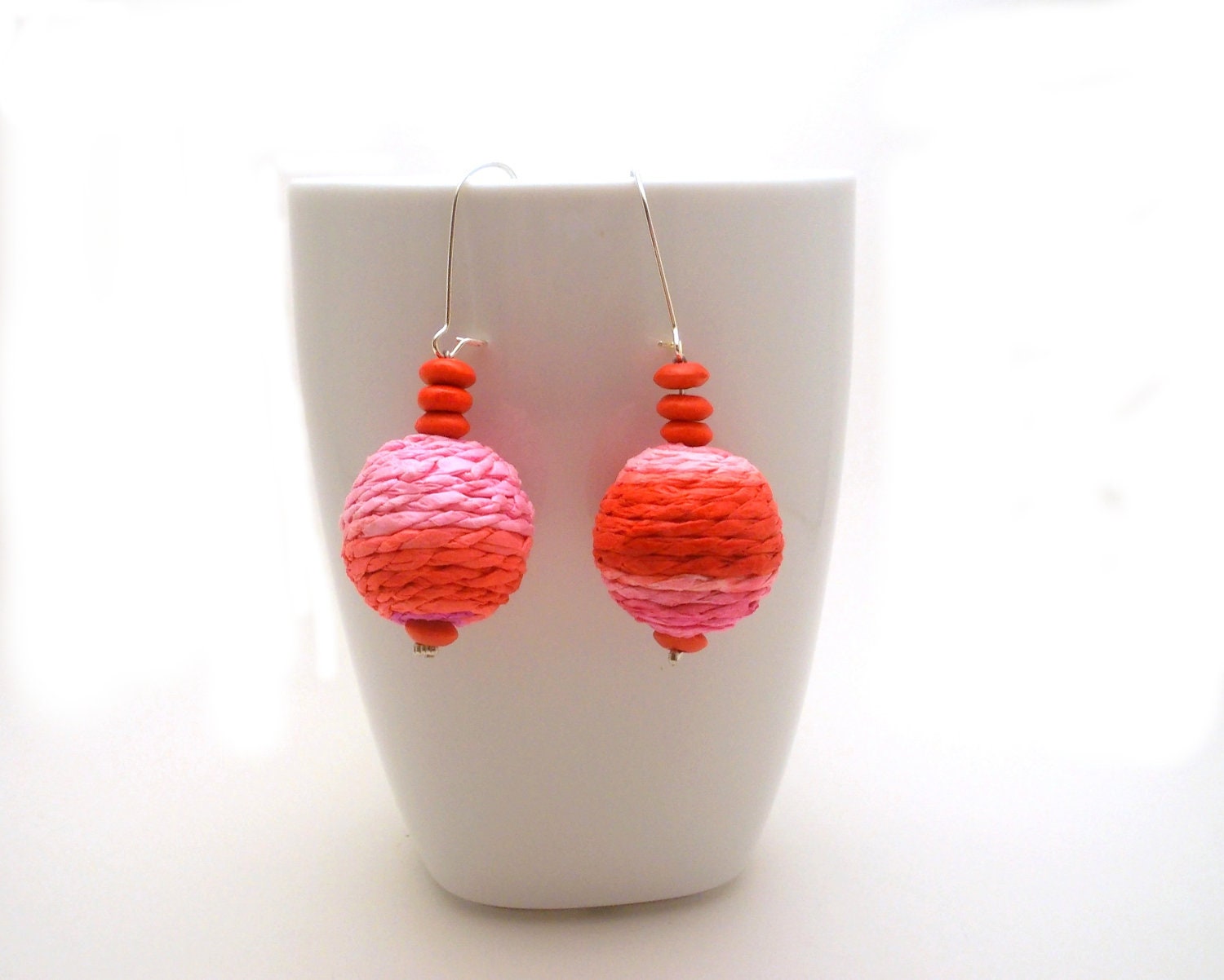 Orange Red Beaded Earrings - Chunky Hippie earrings - orange red, pink covered acrylic and wood beads - EfZinCreations
