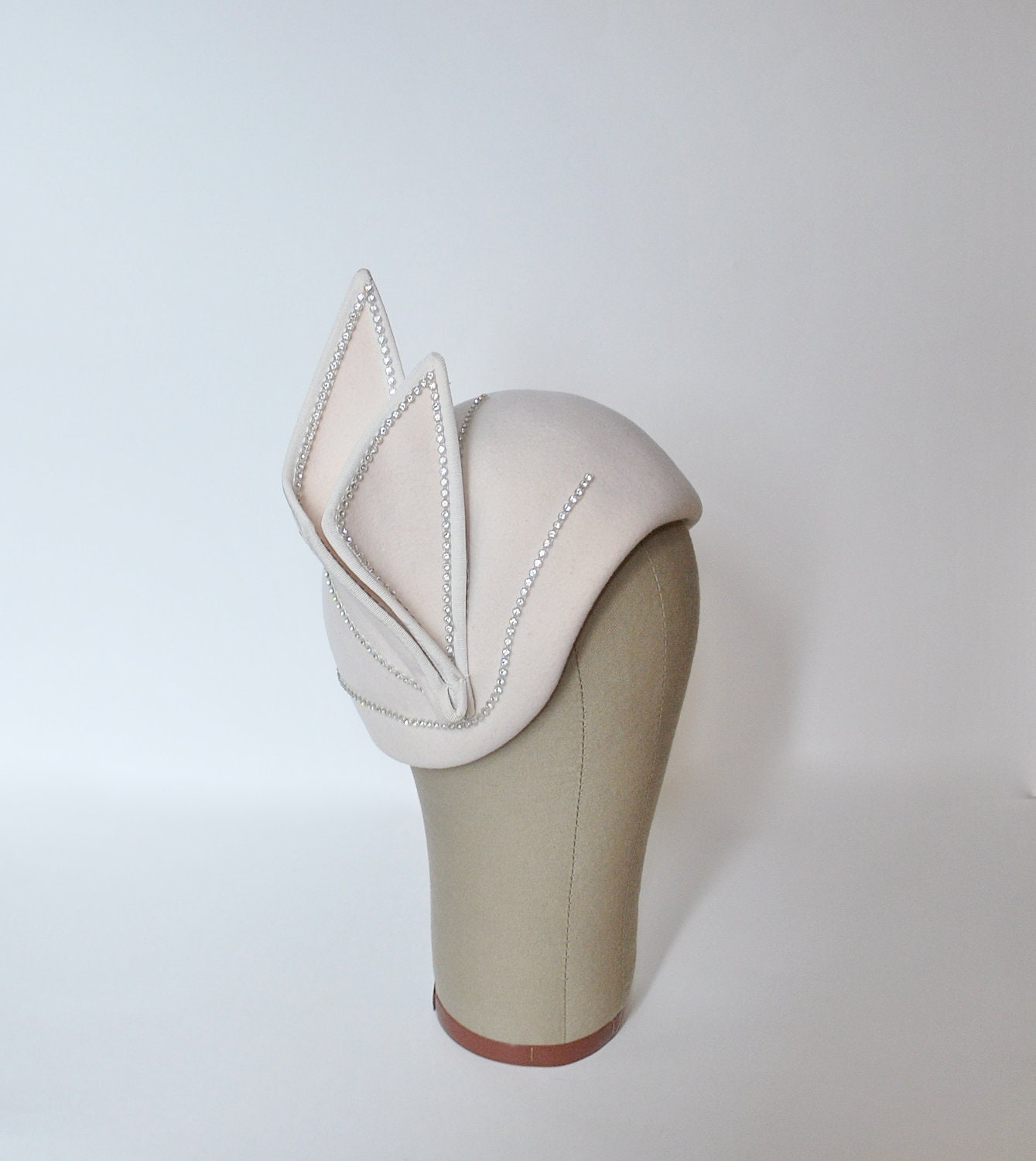 Vintage 1980s Hat - Jack McConnell Creme Cloche, Flapper