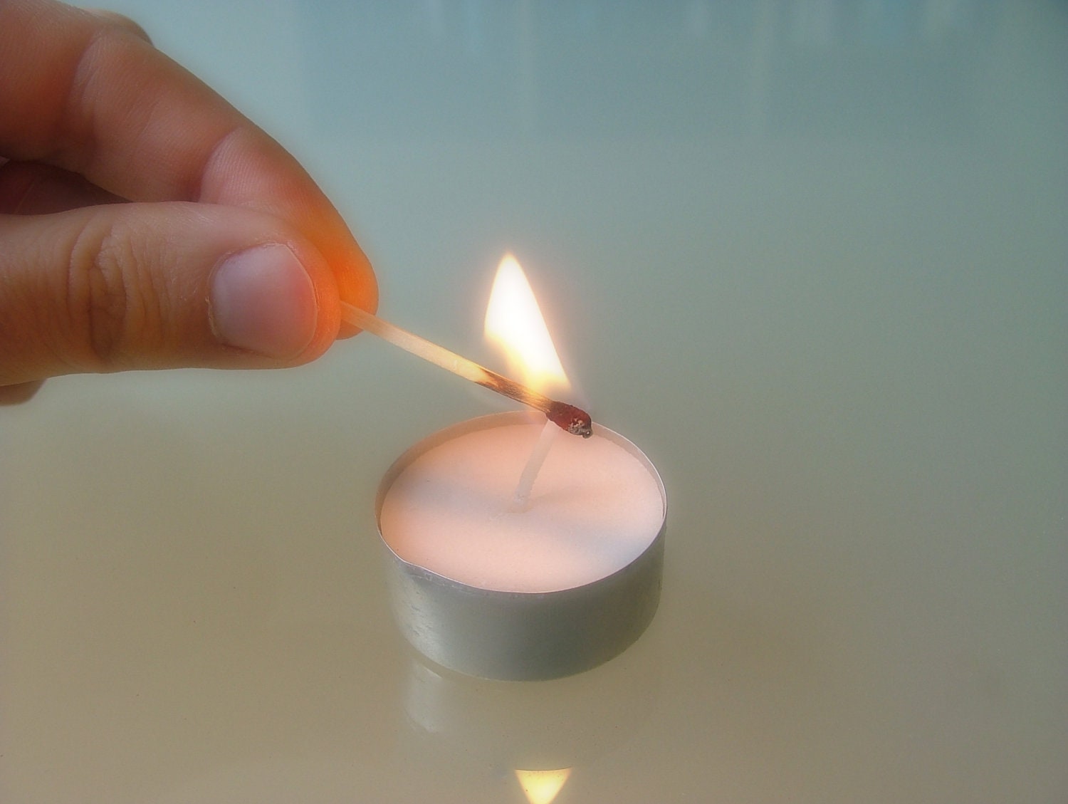 Tea light candle