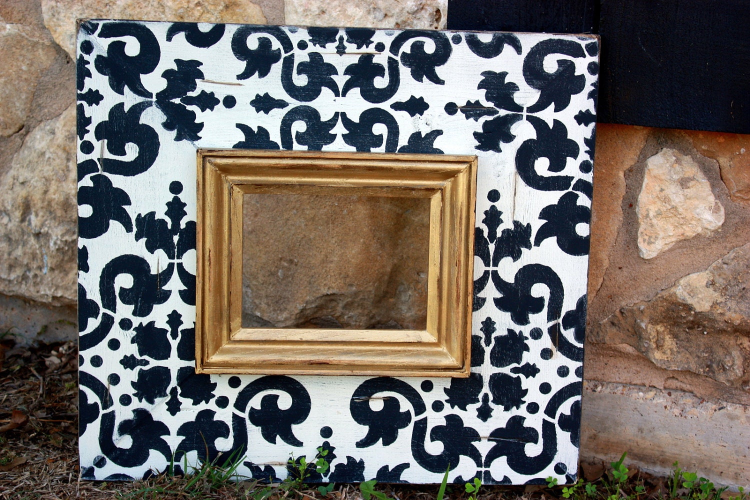 classic black & white jaipur damask 5x7 distressed frame with metallic gold beveled trim