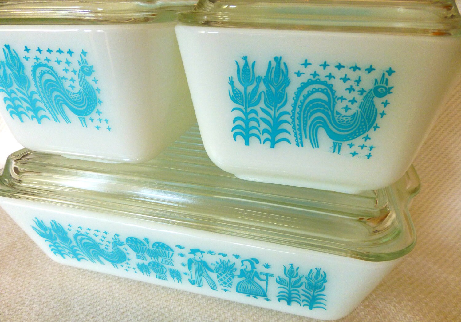 BUTTERPRINT Pyrex Blue and White Milk Class Set