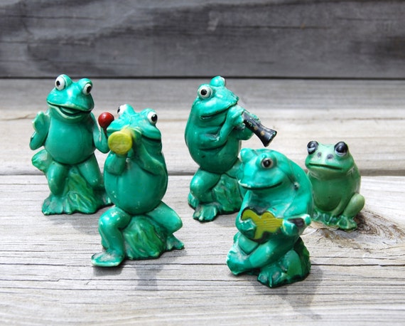 dancing frog figurines