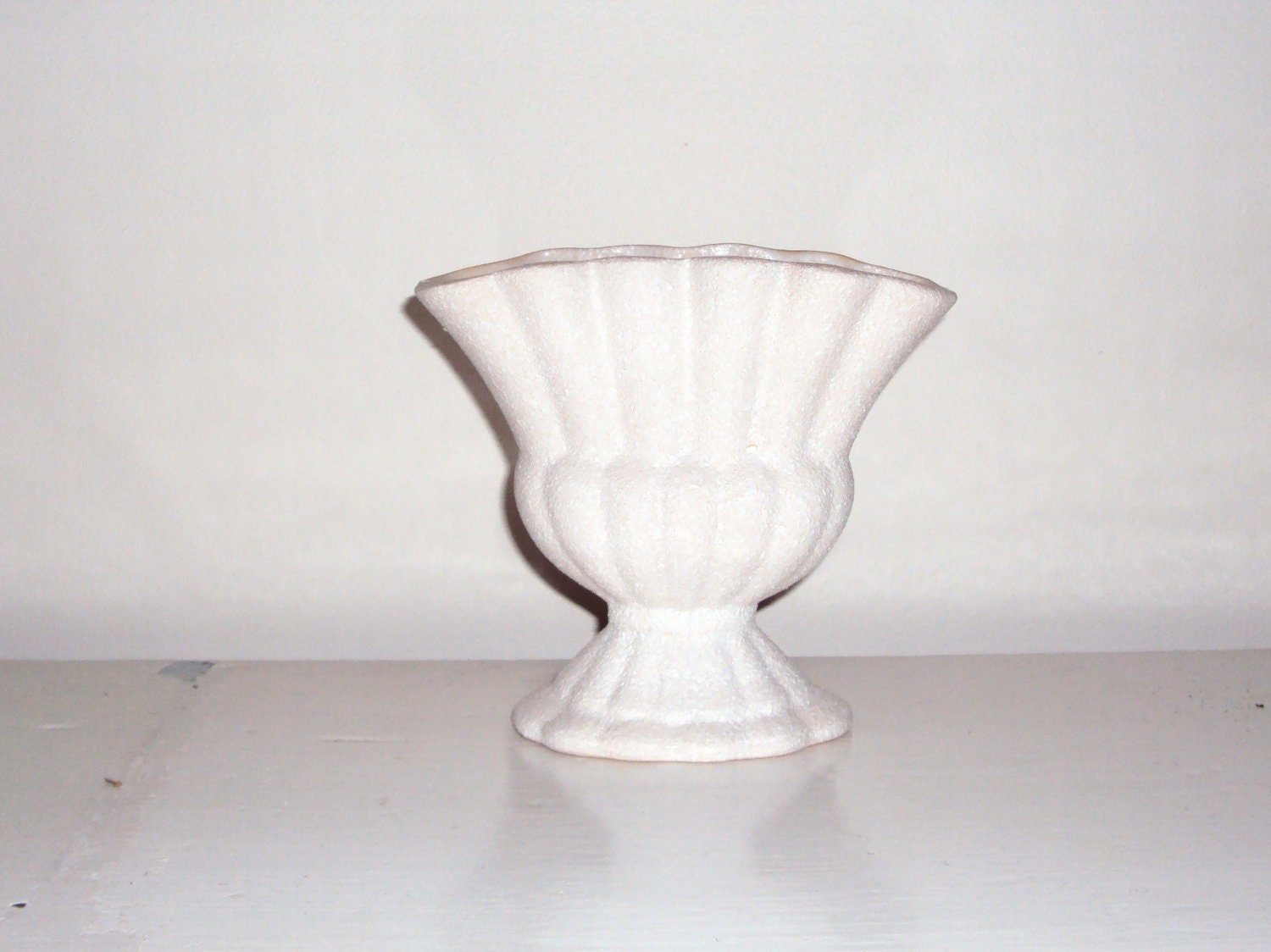 Beautiful Vintage Australian WHITE ceramic vase.