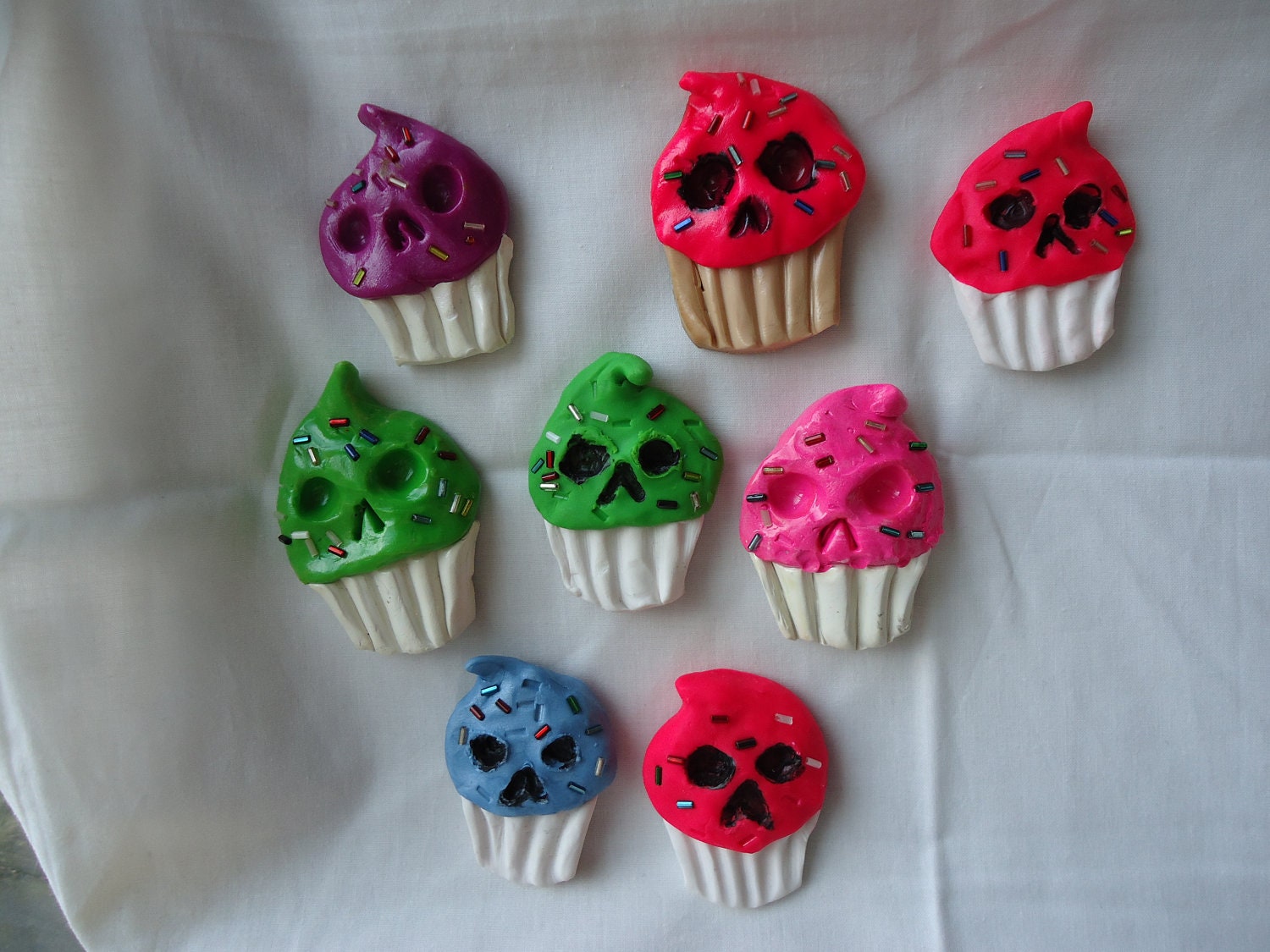 skull cupcake magnets