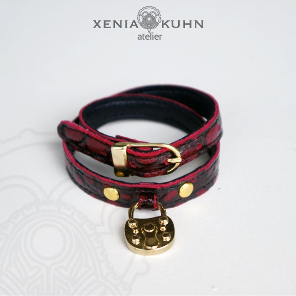 Burgundy reptile double tour leather bracelet with gilded padlock