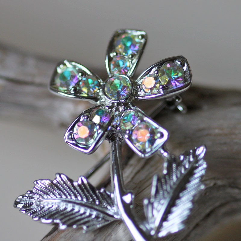 Vintage Sarah Coventry Small Flower Pin