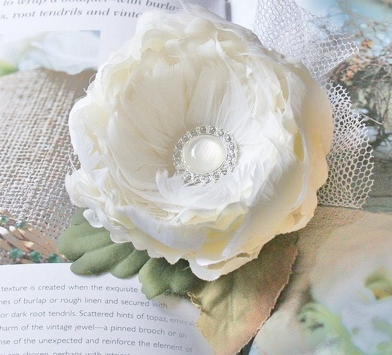 Bridal Hair Flower in Soft White, Feather Flower, Fascinator, Bridal, Hair Accessory, Wedding, Hairpiece, Headpiece, Pearl