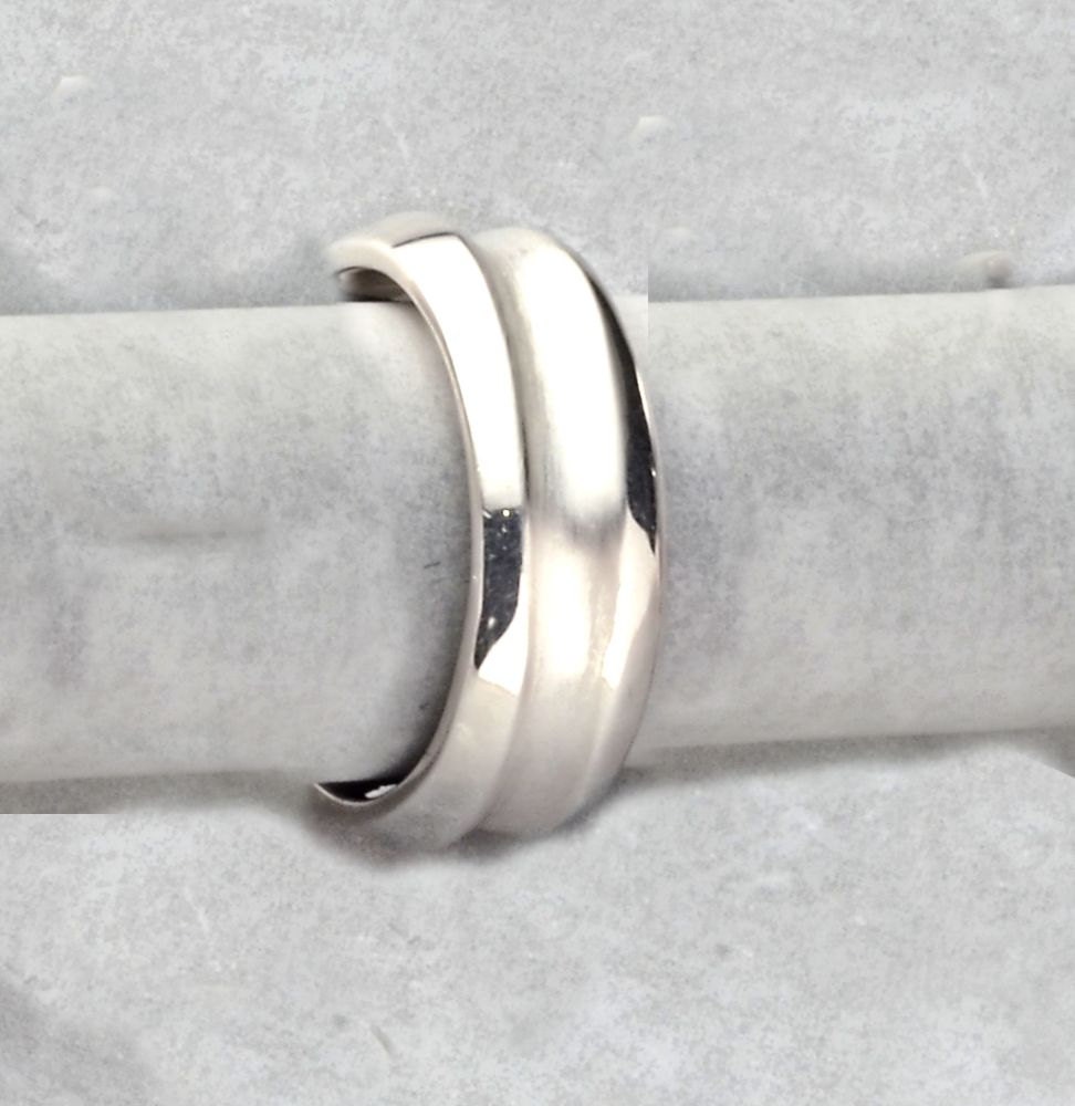Works as a Friendship ring, Wedding Ring, or any other reason. And it's Ergonomic.