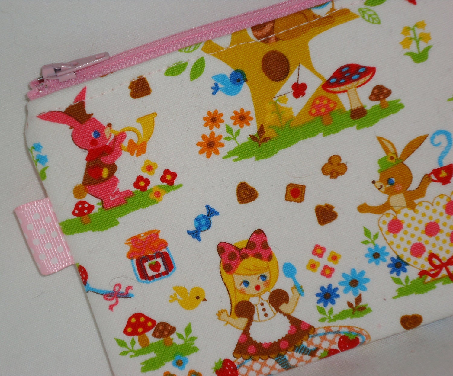 Medium Padded Zippered Pouch Alice in Wonderland  -- White (Kawaii Camera / IPod / Cell Phone Case)