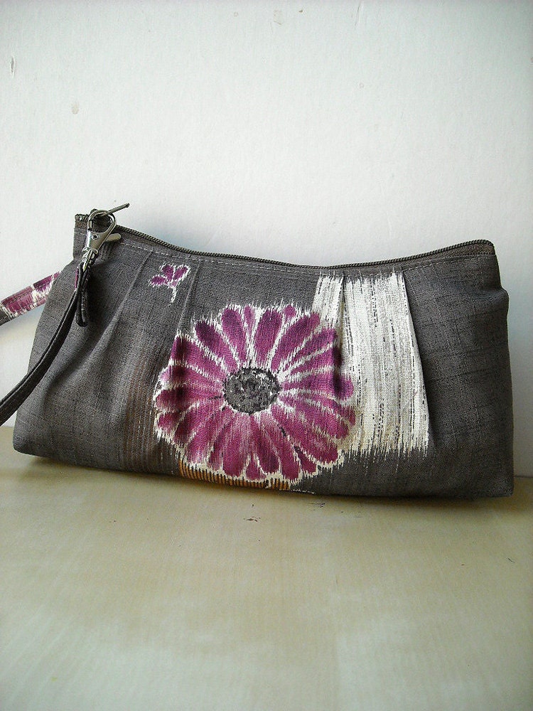 Purple Flower in Gray - Zipper Pouch with Clip