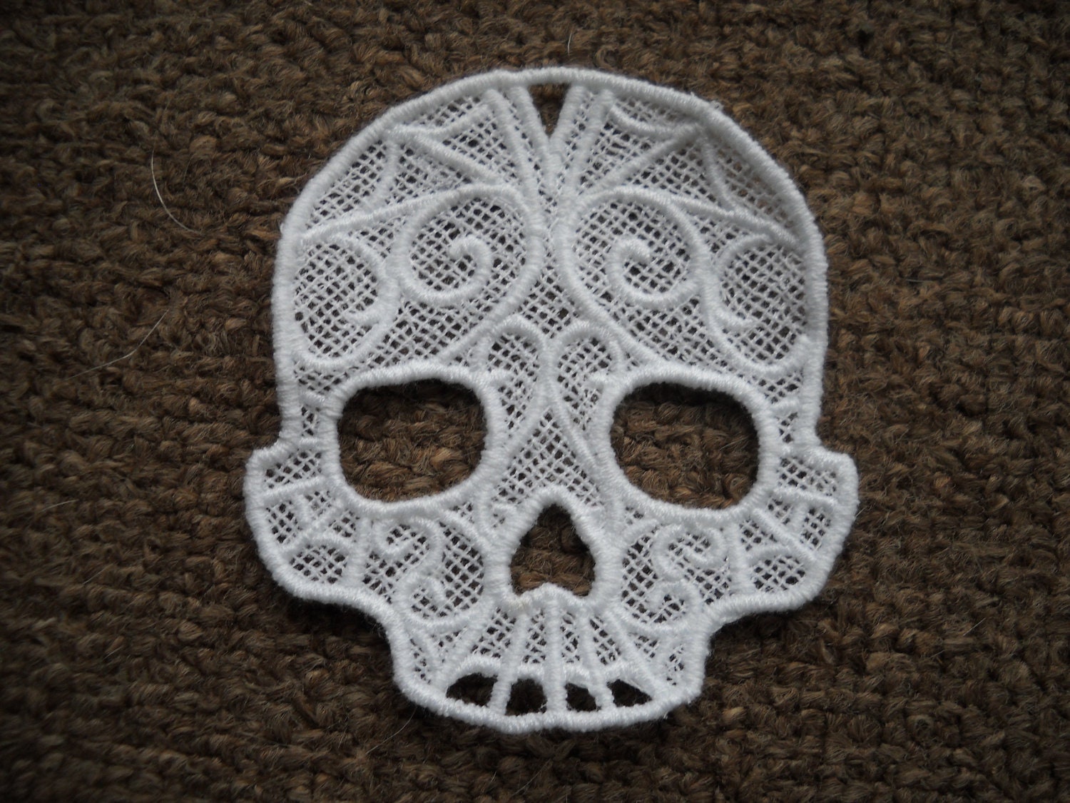 Freestanding Lace Skull Scroll Ornament Gift Tag Embroidery