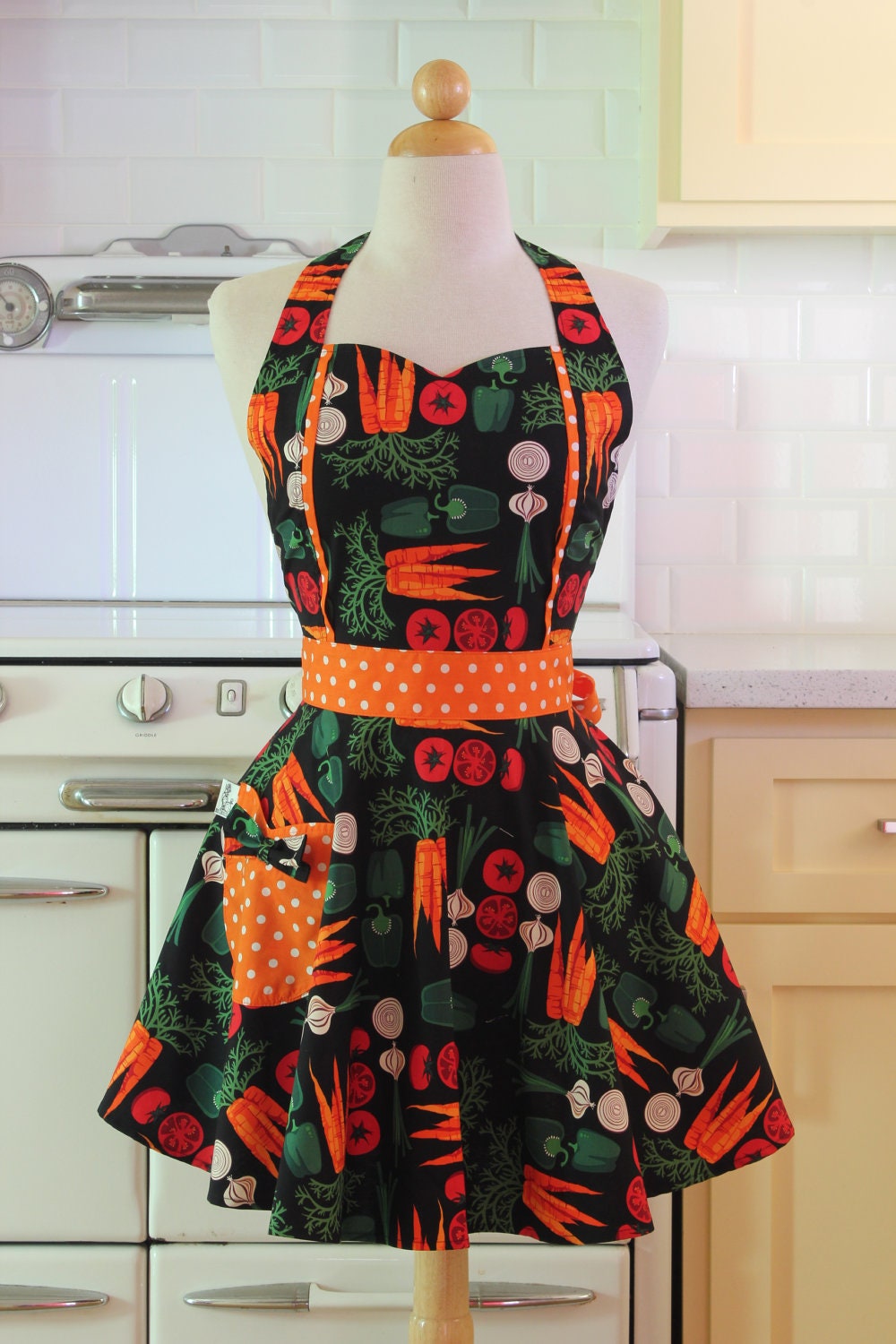 Retro Sweetheart Apron Vegetables on Black MAGGIE