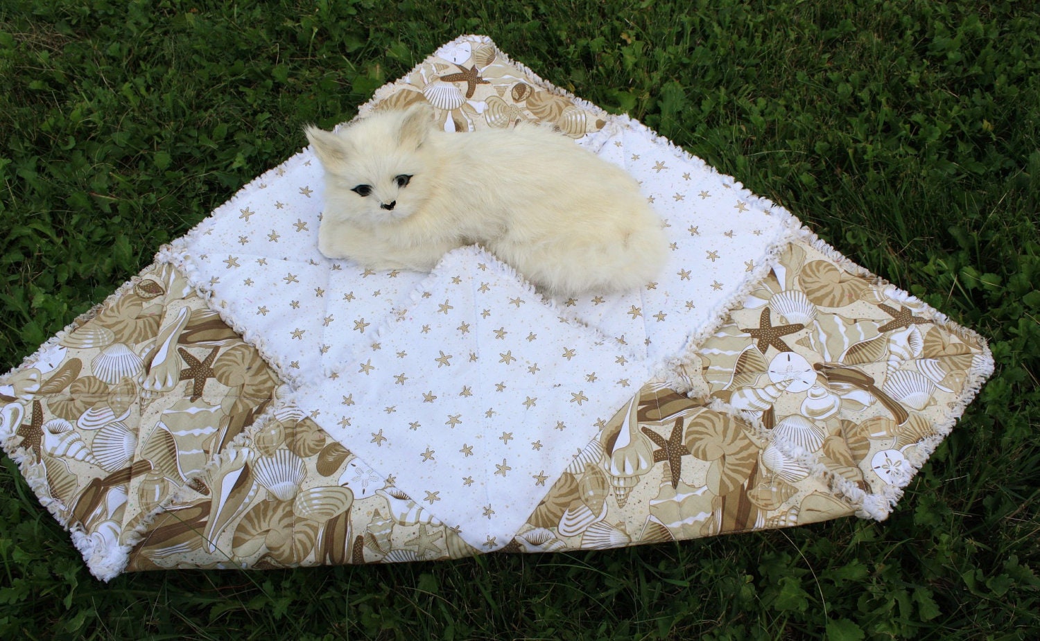 Cat Blanket With Golden Seashells