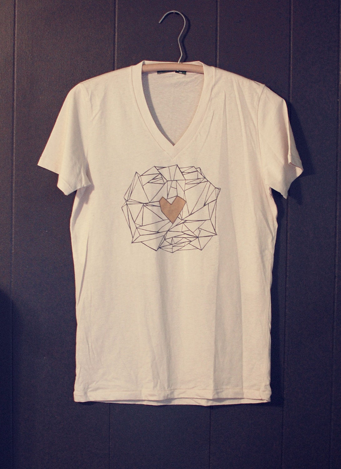 Organic natural V-neck T-shirt with gold geometric heart