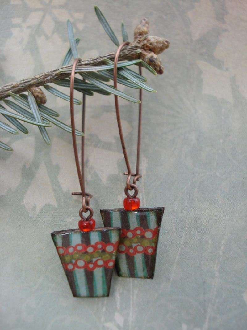 fUnKy hoLidAy cHriStMas stRipes and dOts preSent eArRiNgs