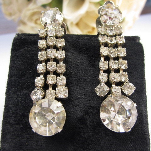 Runway Diva  Rhinestone Dangle Vintage Clip on Earrings . E143