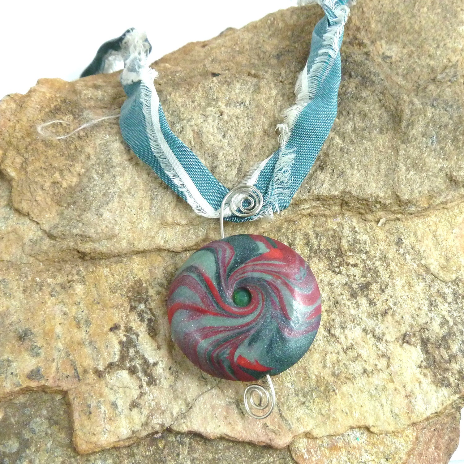 Swirl Bead  -Moss Rose