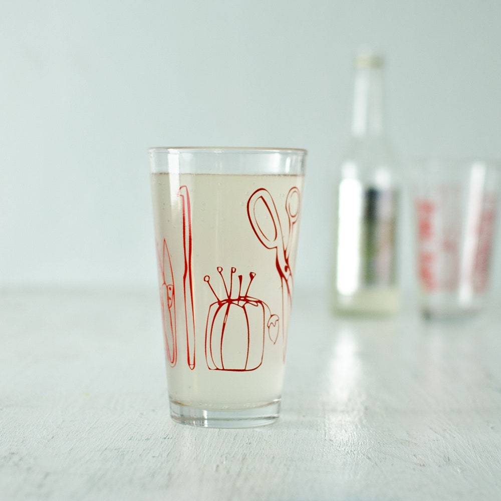 Crafty pint glasses, red - set of 4 -Scissors, snippers, pincushion, knitting needles, crochet hook, thread spools and cones