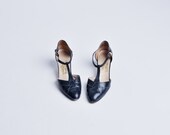 FERRAGAMO navy blue t strap shoes / leather / 8