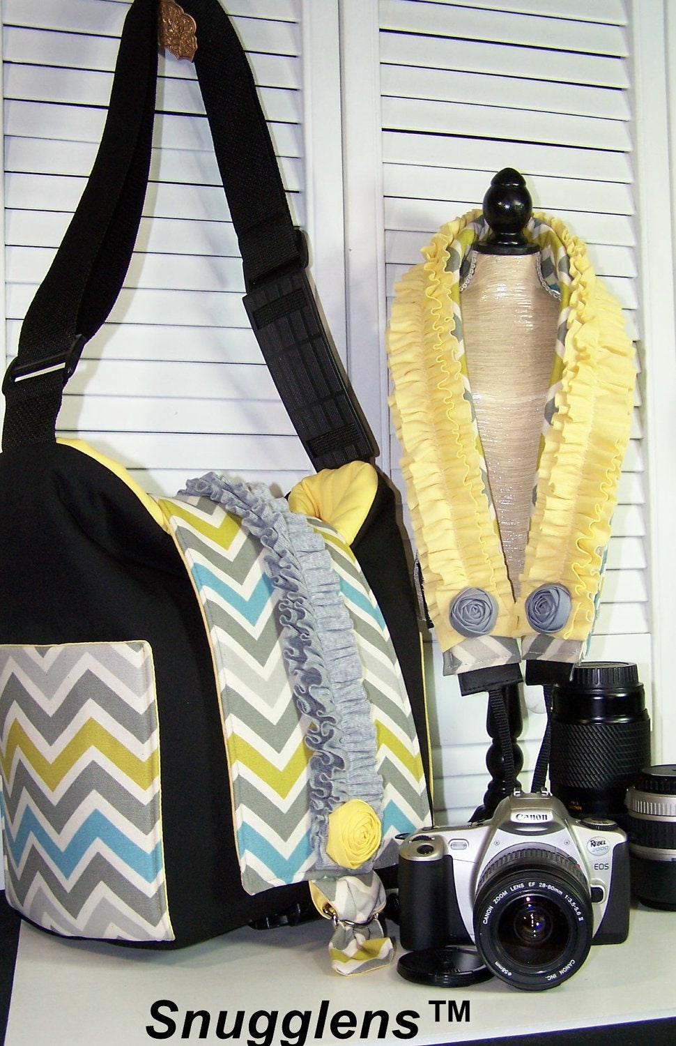 PreOrder camera bag Purse Hobo Padded gray-citron-yellow chevron-yellow interior-includes camera strap w/lens cap pkt Snugglens