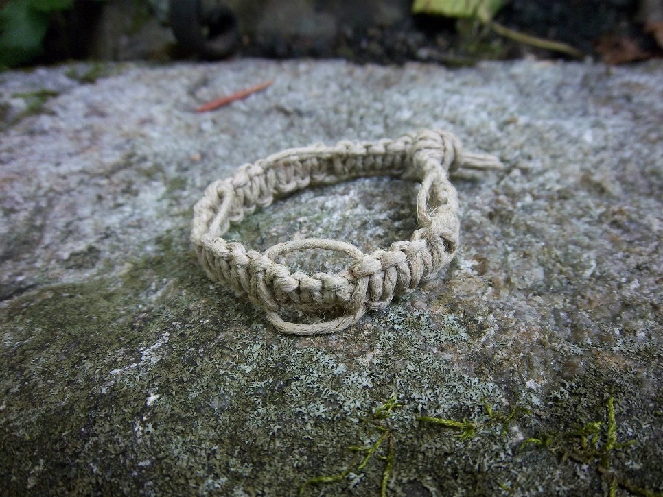 Natural Looped Knot Hemp Bracelet