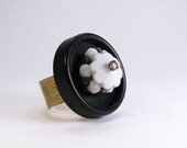 Fashion Ring Vintage Button - Flower - Gold Plated - Black and White Ring