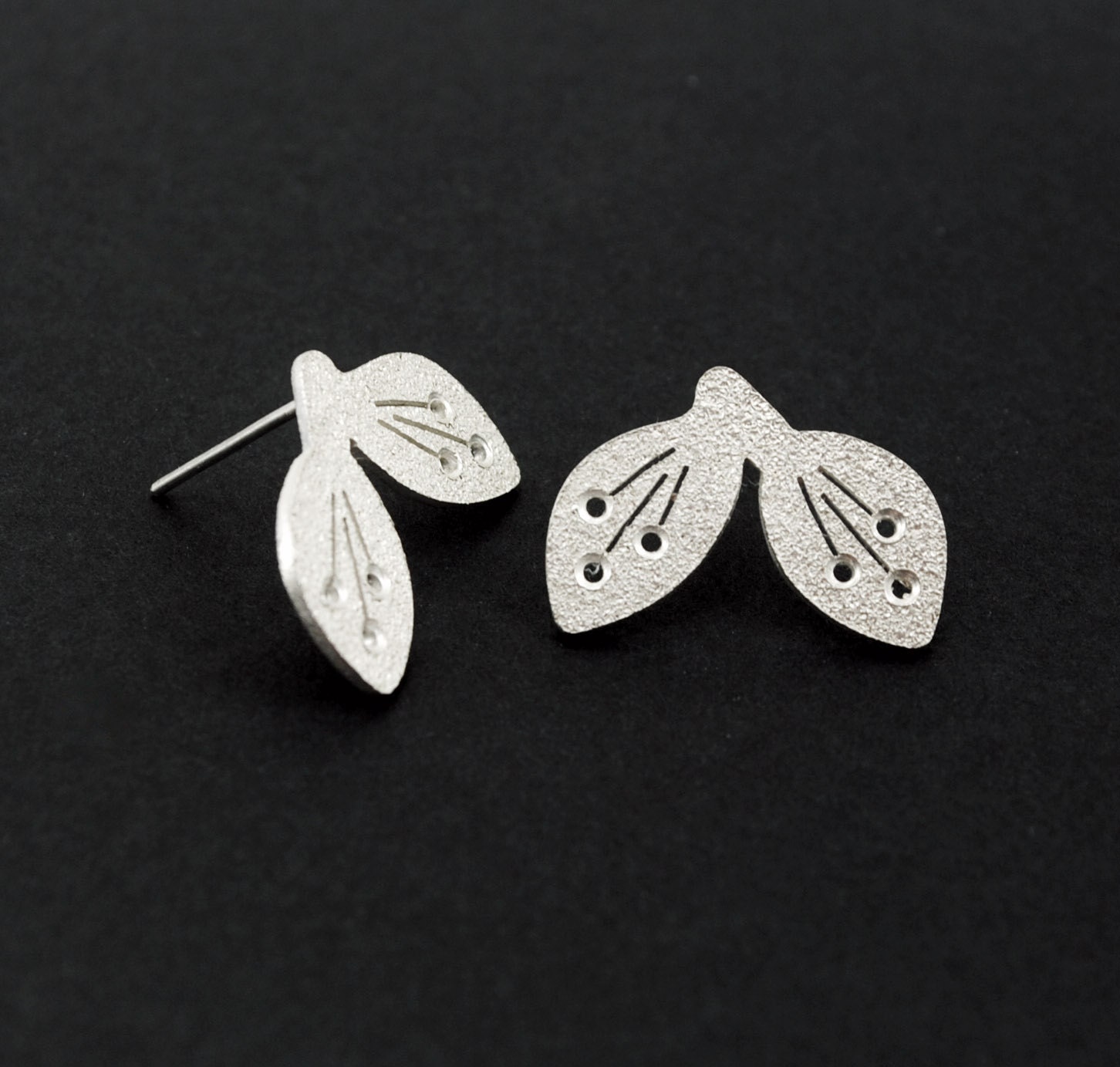 Texturized Sterling Silver Earrings. Roll Printed Texture. White. Post. MIRTO Little Earrings. Handmade by Maria Goti Joyas.