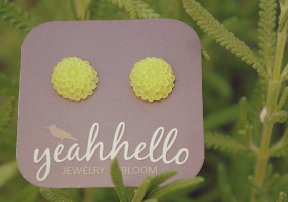 green frost mini mum flower earrings by yeahhello