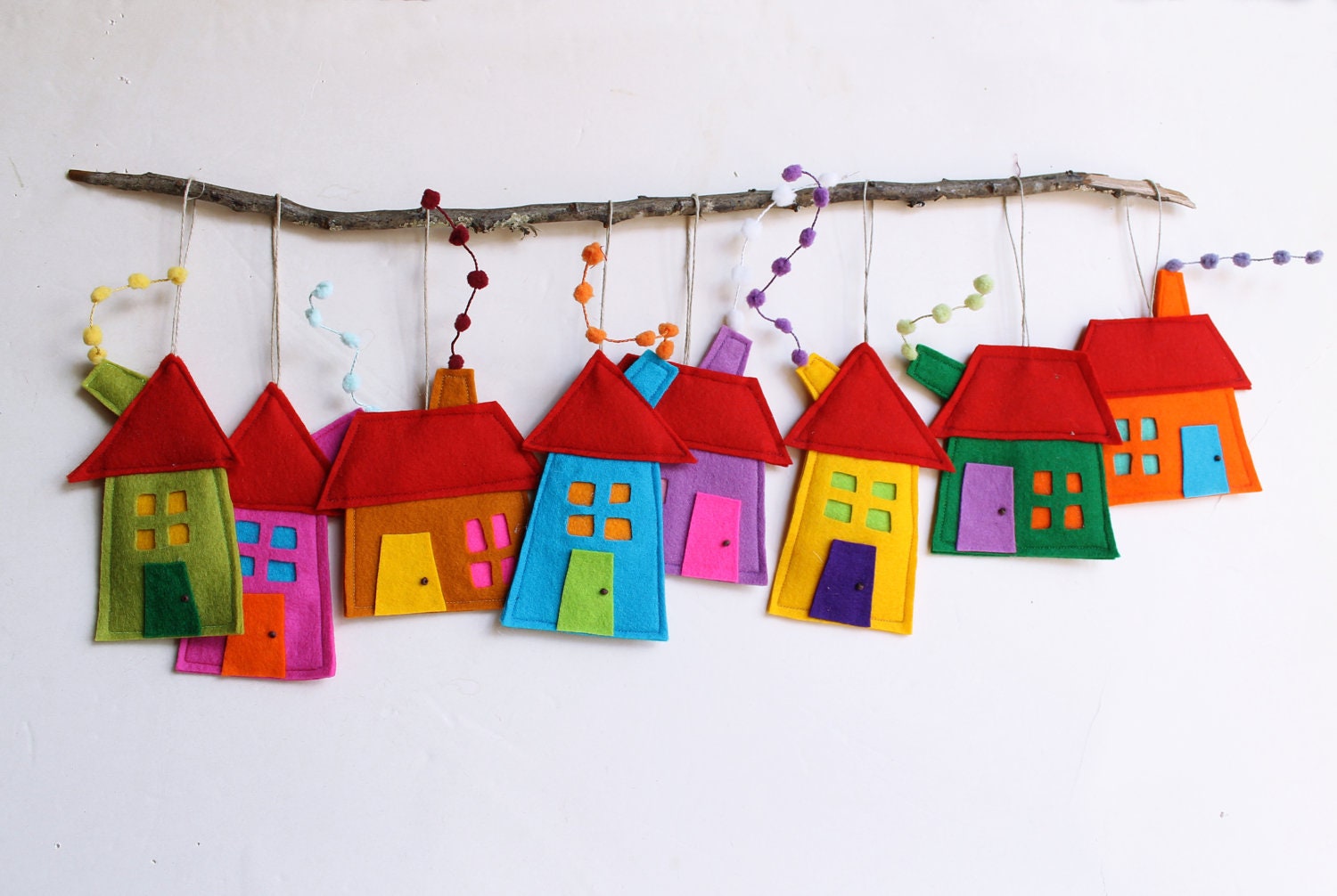 House ornament, Set of eight, Felt House decoration , Decoration for wall hanging. Holiday gift. - Intres
